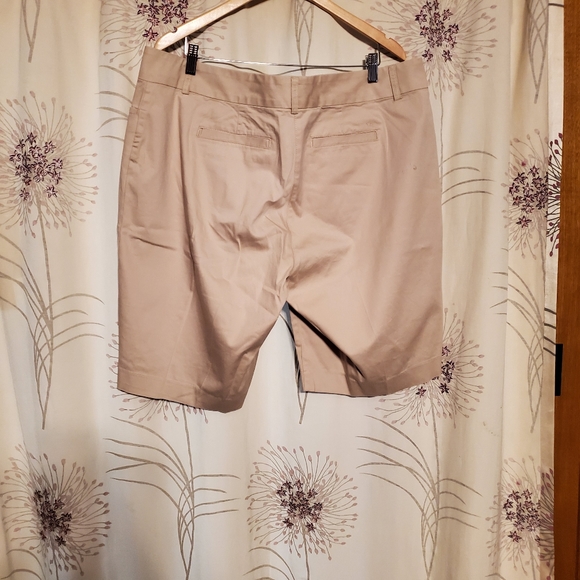 Tommy Hilfiger Shorts - Picture 2 of 11